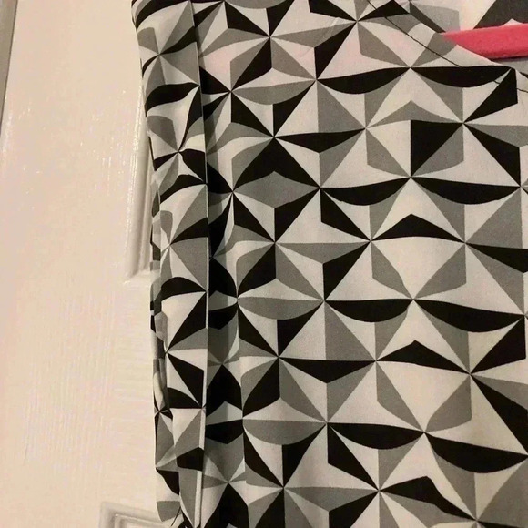 Elorie Geometric Print Dress - Picture 3 of 4
